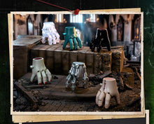 Load image into Gallery viewer, 52Toys QueSara Series Stranger Hands Blind Box
