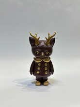 Load image into Gallery viewer, Morris the Cat with Antlers Sofubi (RICH CHOCOLATE MORRIS  )
