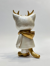 Load image into Gallery viewer, Morris the Cat with Antlers Sofubi (WHITE PEARL MORRIS )
