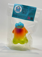 Load image into Gallery viewer, Hyper pop Myonny Sofubi

