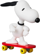 Load image into Gallery viewer, Peanuts UDF No.824  - Skateboard Snoopy
