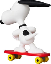 Load image into Gallery viewer, Peanuts UDF No.824  - Skateboard Snoopy
