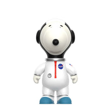 Load image into Gallery viewer, Peanuts SuperSize Vinyl  Snoopy (White Spacesuit)
