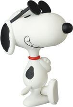 Load image into Gallery viewer, Medicom Sunglasses Snoopy 1971 Version VCD Figure
