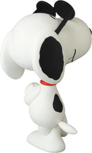 Load image into Gallery viewer, Medicom Sunglasses Snoopy 1971 Version VCD Figure
