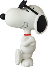 Load image into Gallery viewer, Medicom Sunglasses Snoopy 1971 Version VCD Figure
