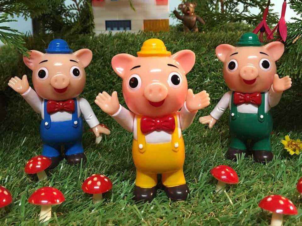 Pointless Island Sofubi Figure - Piggy Set (Green Yellow Blue)